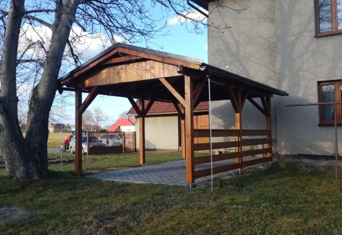 Posezení se sedlovou střechou, Střítež