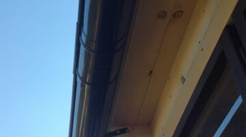 Venkovní pohled s okapem